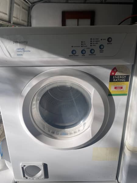 Dryer 6 kg in excellent condition working properly clean inside.